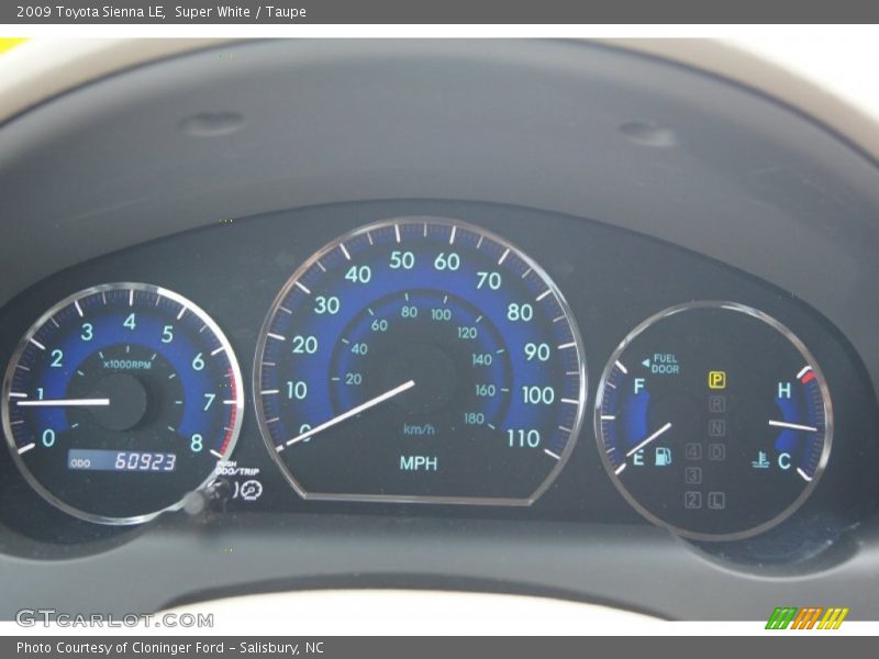 Super White / Taupe 2009 Toyota Sienna LE