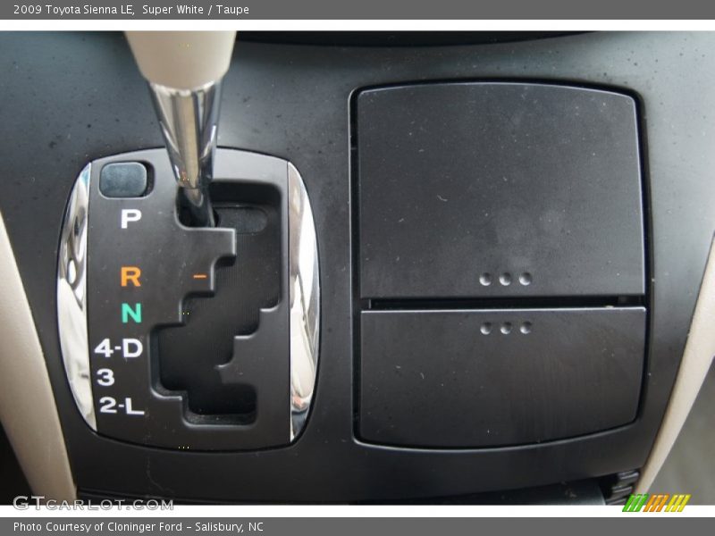 Super White / Taupe 2009 Toyota Sienna LE