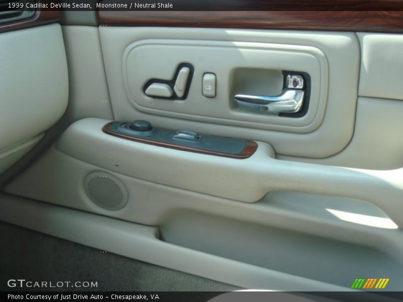 Moonstone / Neutral Shale 1999 Cadillac DeVille Sedan