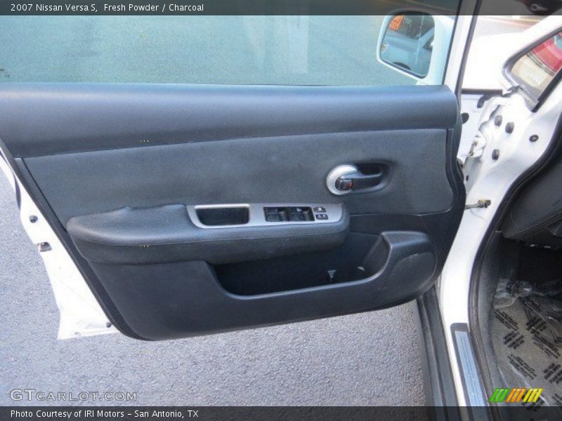 Fresh Powder / Charcoal 2007 Nissan Versa S