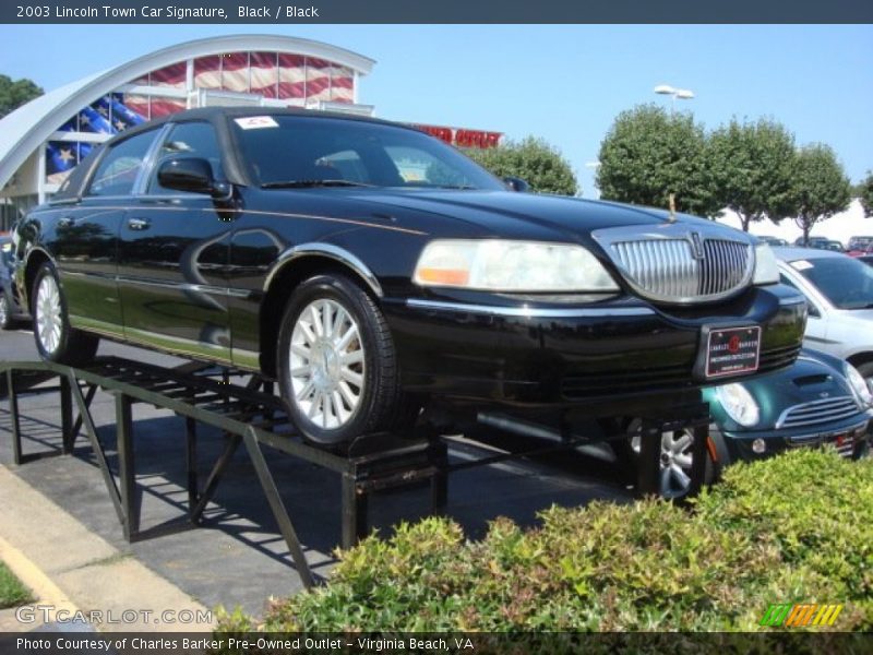 Black / Black 2003 Lincoln Town Car Signature