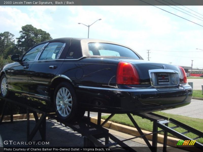 Black / Black 2003 Lincoln Town Car Signature