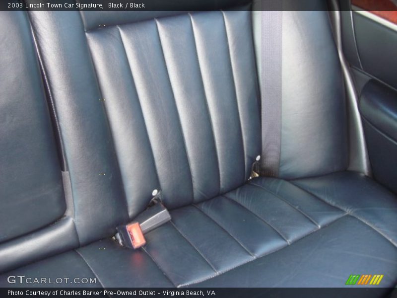 Black / Black 2003 Lincoln Town Car Signature