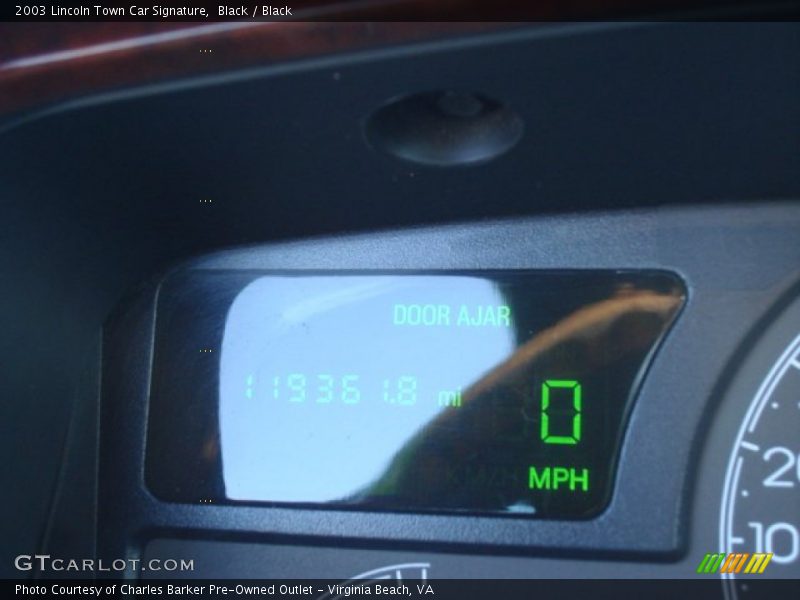 Black / Black 2003 Lincoln Town Car Signature