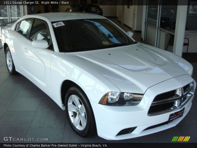 Bright White / Black 2011 Dodge Charger SE