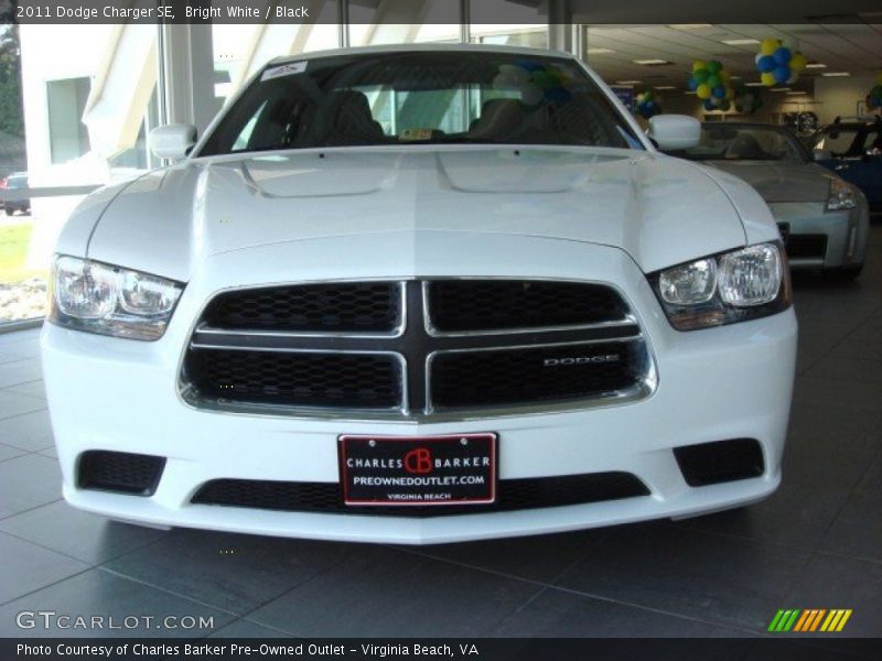 Bright White / Black 2011 Dodge Charger SE