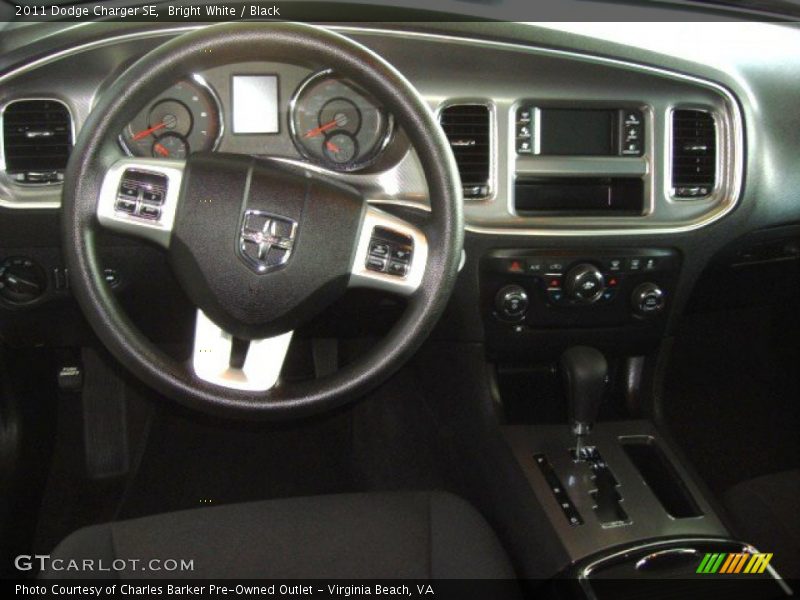 Bright White / Black 2011 Dodge Charger SE