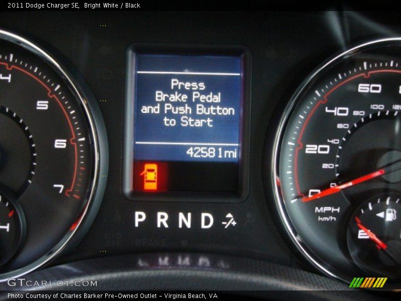 Bright White / Black 2011 Dodge Charger SE