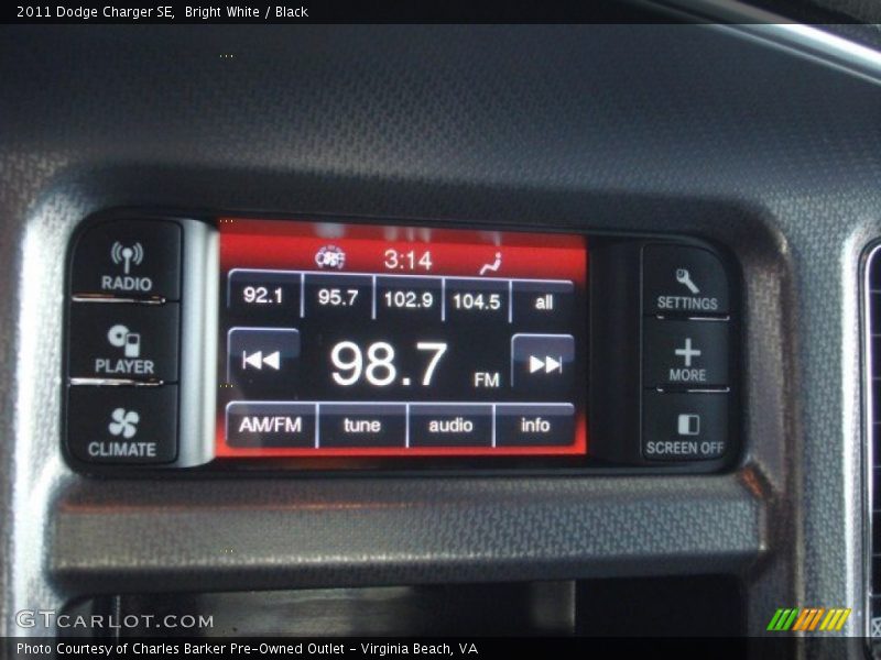 Bright White / Black 2011 Dodge Charger SE