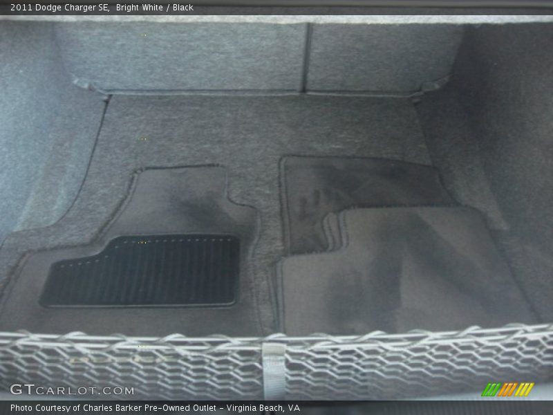 Bright White / Black 2011 Dodge Charger SE