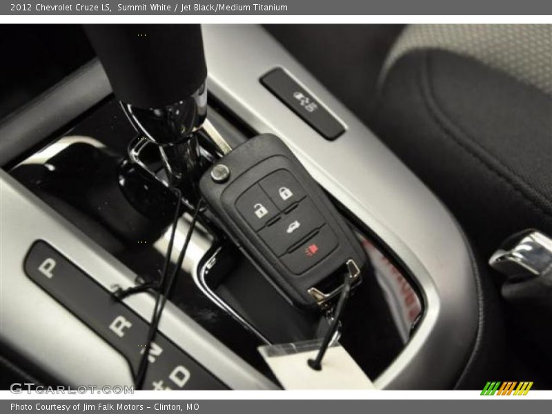 Summit White / Jet Black/Medium Titanium 2012 Chevrolet Cruze LS
