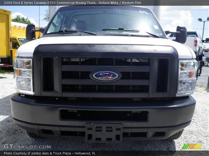 Oxford White / Medium Flint 2009 Ford E Series Cutaway E350 Commercial Moving Truck