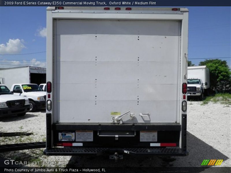 Oxford White / Medium Flint 2009 Ford E Series Cutaway E350 Commercial Moving Truck