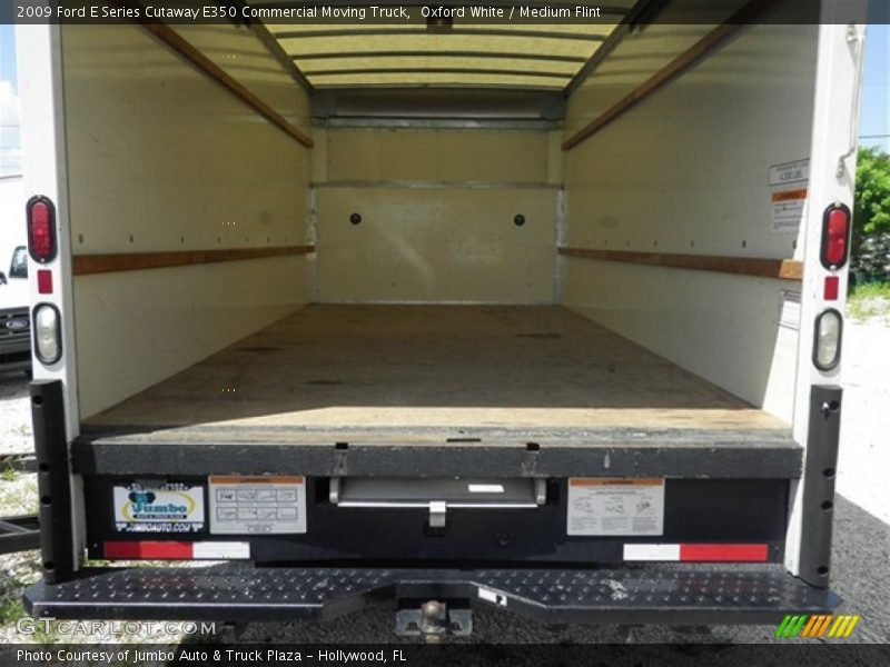 Oxford White / Medium Flint 2009 Ford E Series Cutaway E350 Commercial Moving Truck