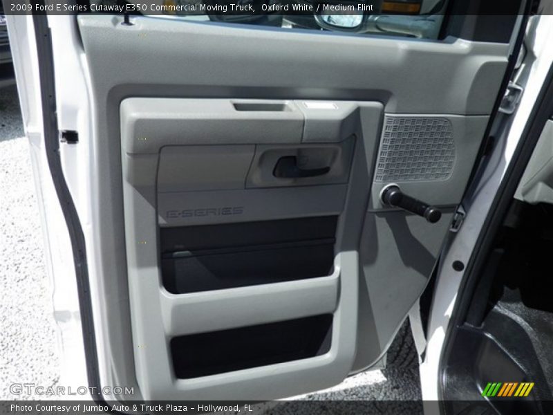 Oxford White / Medium Flint 2009 Ford E Series Cutaway E350 Commercial Moving Truck