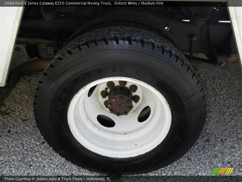 Oxford White / Medium Flint 2009 Ford E Series Cutaway E350 Commercial Moving Truck