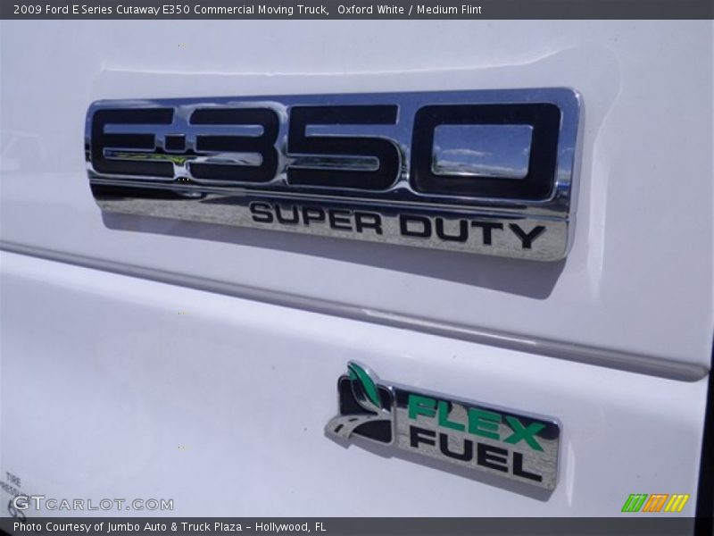 Oxford White / Medium Flint 2009 Ford E Series Cutaway E350 Commercial Moving Truck