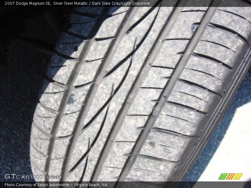 Silver Steel Metallic / Dark Slate Gray/Light Graystone 2007 Dodge Magnum SE