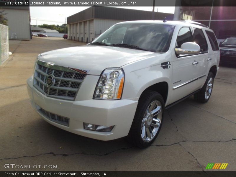 Front 3/4 View of 2013 Escalade Platinum