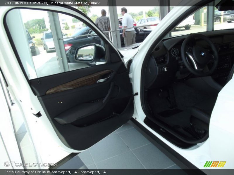 Mineral White Metallic / Black 2013 BMW X1 sDrive 28i