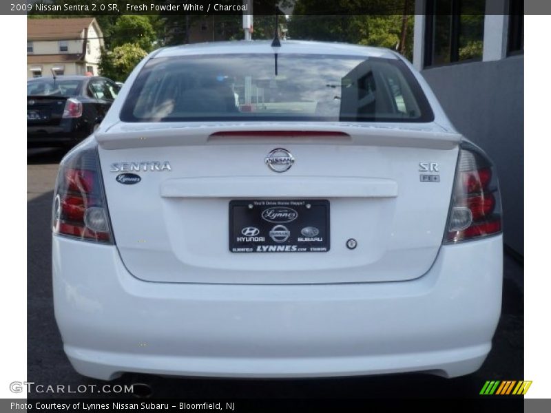 Fresh Powder White / Charcoal 2009 Nissan Sentra 2.0 SR