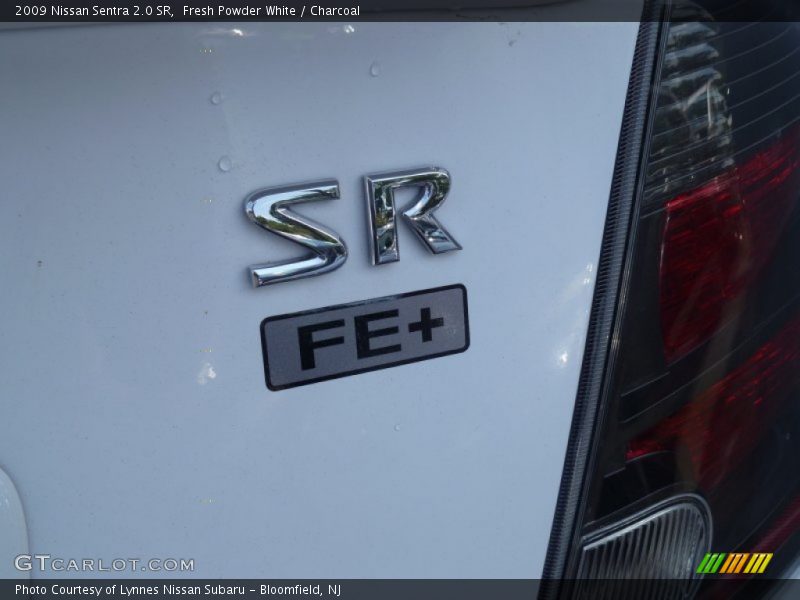 Fresh Powder White / Charcoal 2009 Nissan Sentra 2.0 SR