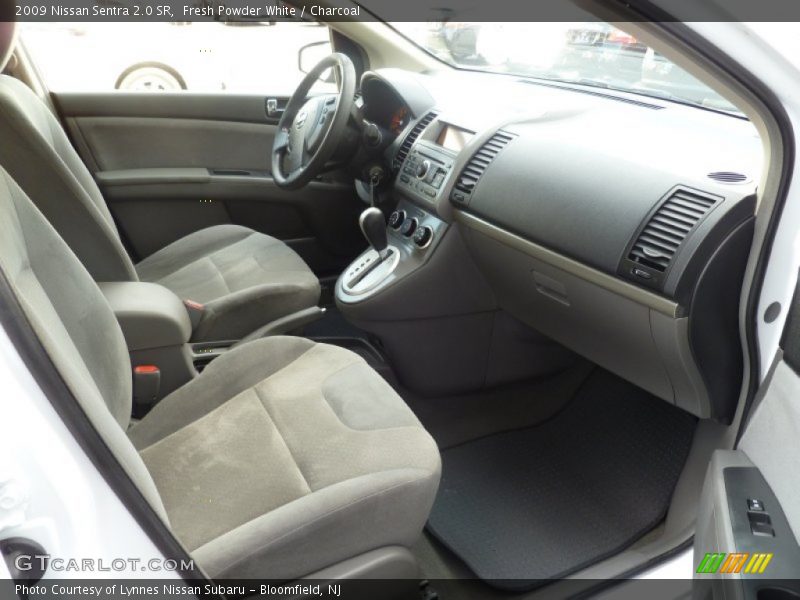 Fresh Powder White / Charcoal 2009 Nissan Sentra 2.0 SR