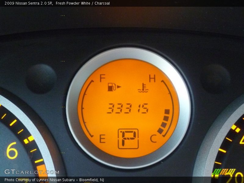 Fresh Powder White / Charcoal 2009 Nissan Sentra 2.0 SR