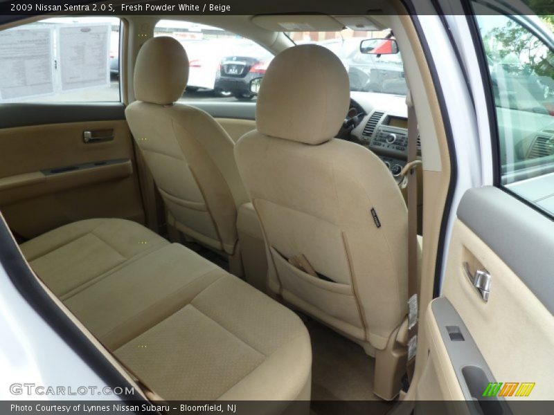 Fresh Powder White / Beige 2009 Nissan Sentra 2.0 S