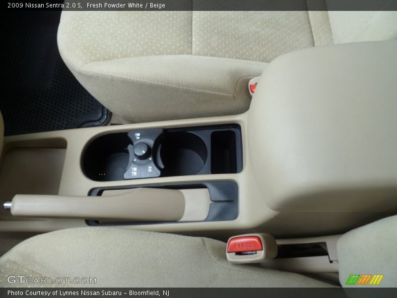Fresh Powder White / Beige 2009 Nissan Sentra 2.0 S