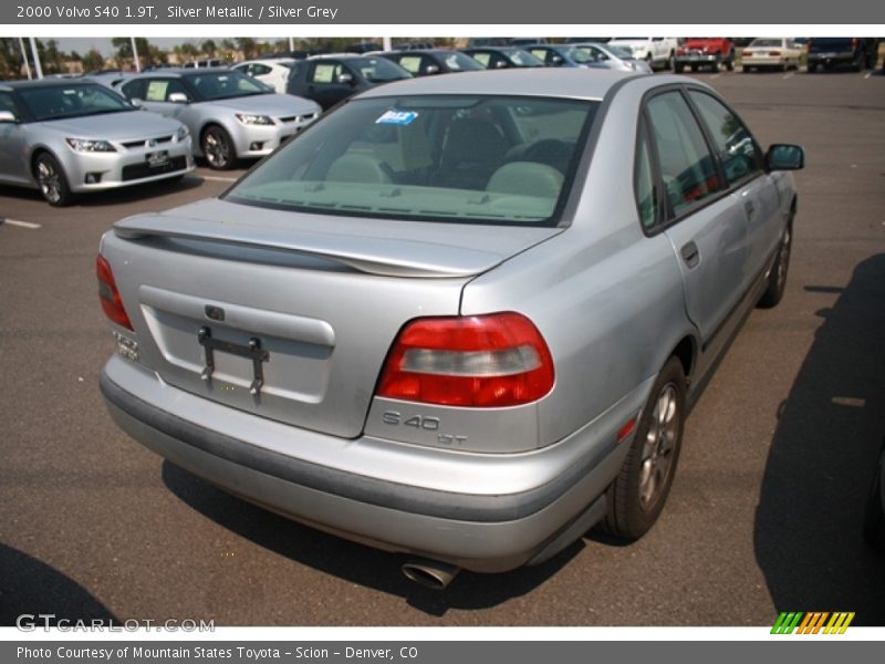 Silver Metallic / Silver Grey 2000 Volvo S40 1.9T