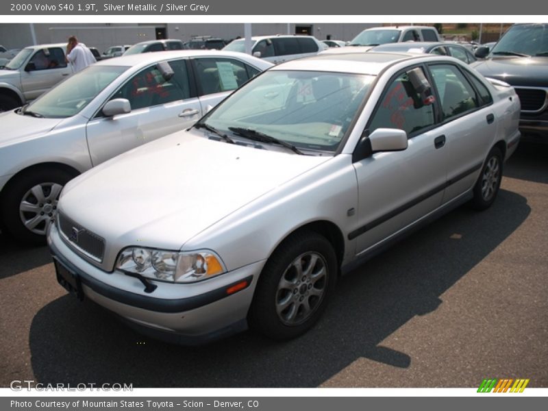 Silver Metallic / Silver Grey 2000 Volvo S40 1.9T