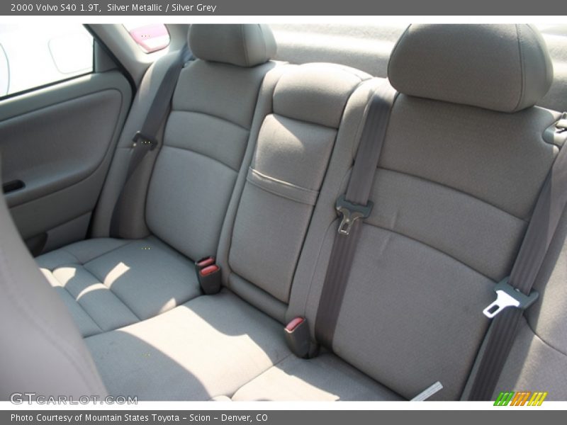 Silver Metallic / Silver Grey 2000 Volvo S40 1.9T