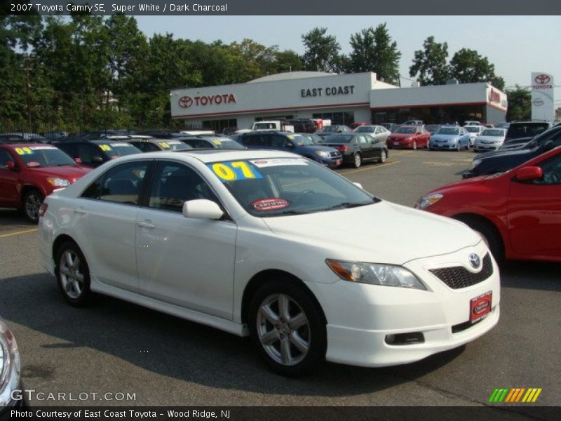 Super White / Dark Charcoal 2007 Toyota Camry SE
