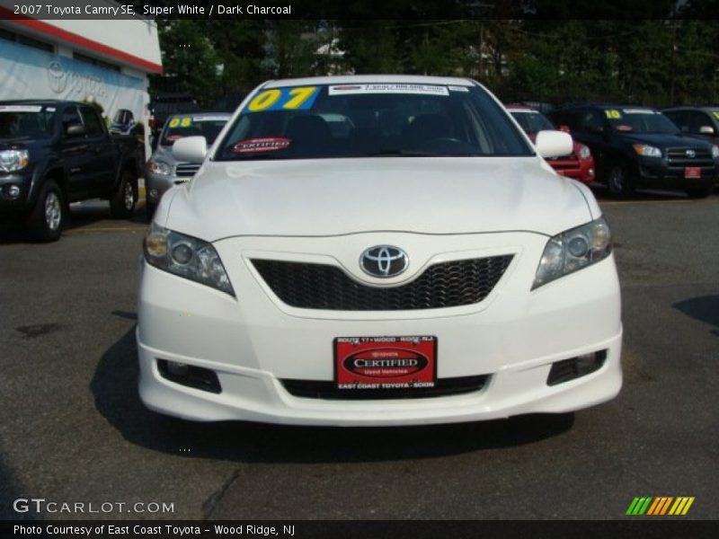 Super White / Dark Charcoal 2007 Toyota Camry SE