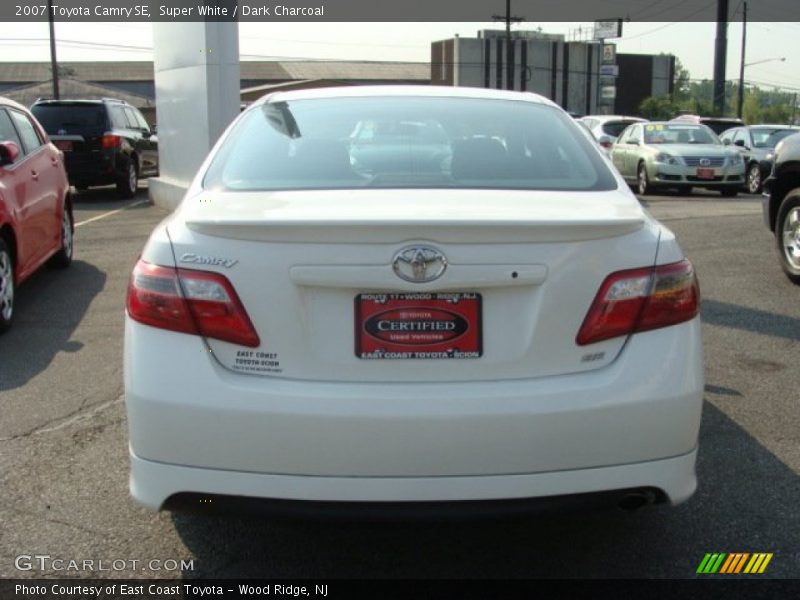 Super White / Dark Charcoal 2007 Toyota Camry SE
