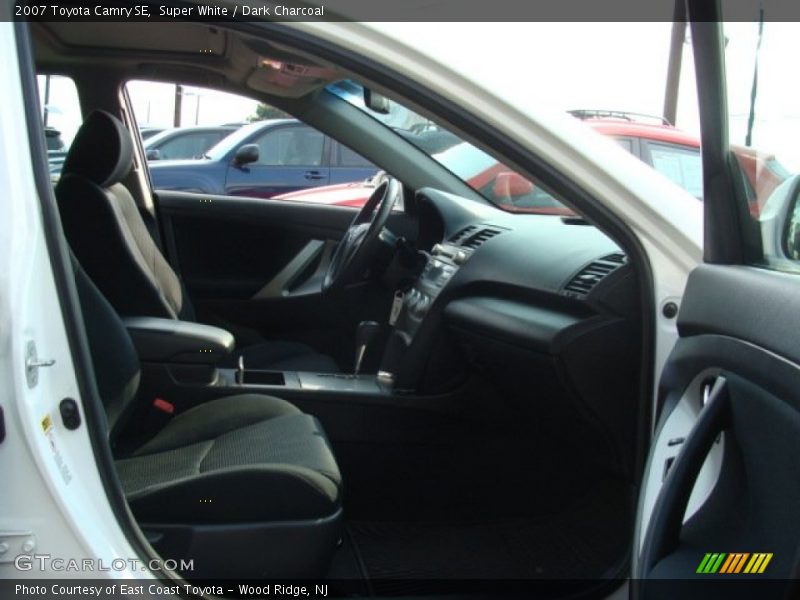 Super White / Dark Charcoal 2007 Toyota Camry SE