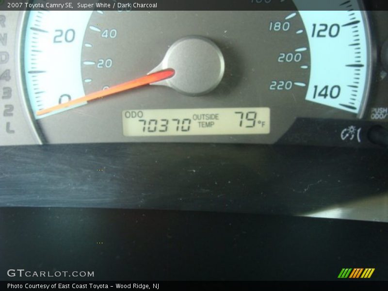 Super White / Dark Charcoal 2007 Toyota Camry SE