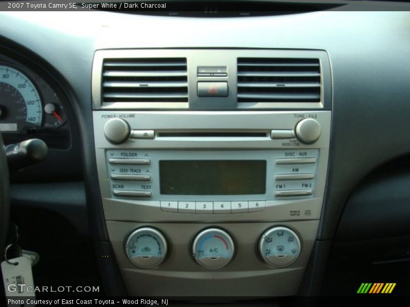 Super White / Dark Charcoal 2007 Toyota Camry SE