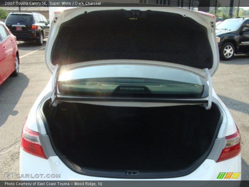 Super White / Dark Charcoal 2007 Toyota Camry SE