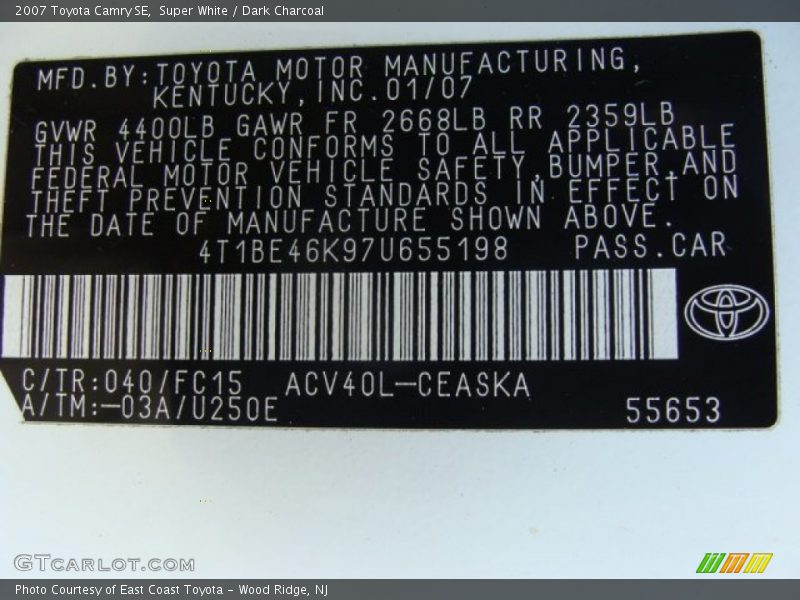 Super White / Dark Charcoal 2007 Toyota Camry SE
