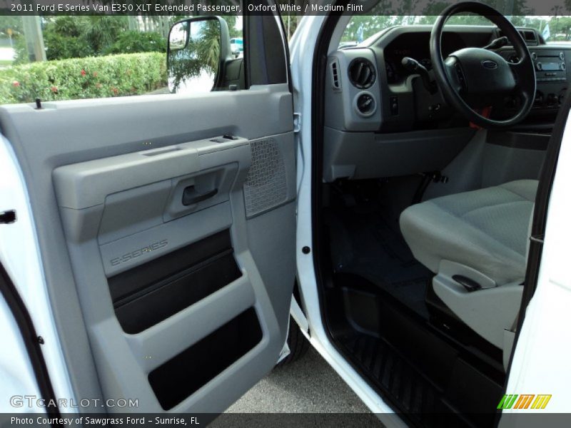 Oxford White / Medium Flint 2011 Ford E Series Van E350 XLT Extended Passenger