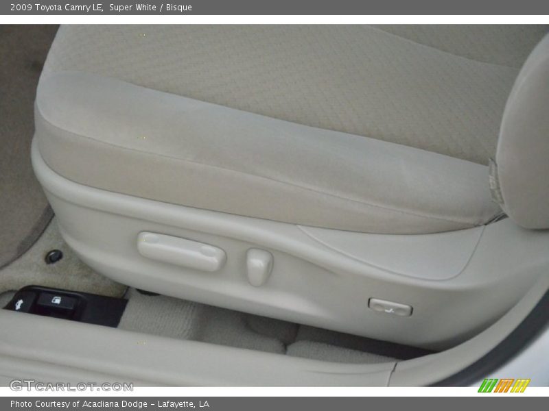 Super White / Bisque 2009 Toyota Camry LE
