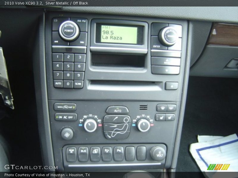 Silver Metallic / Off Black 2010 Volvo XC90 3.2