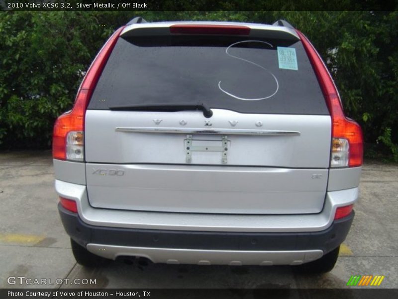 Silver Metallic / Off Black 2010 Volvo XC90 3.2