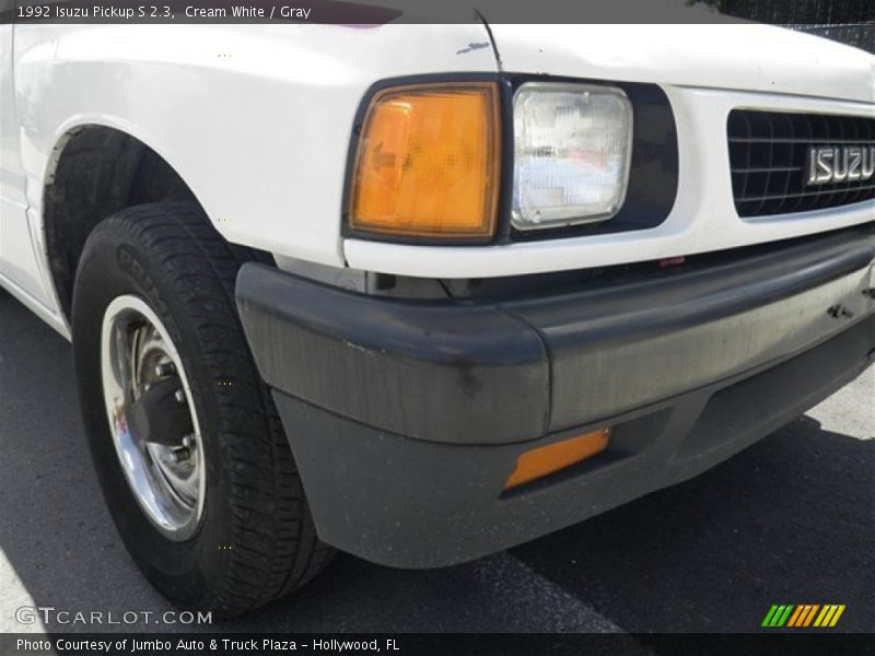 Cream White / Gray 1992 Isuzu Pickup S 2.3