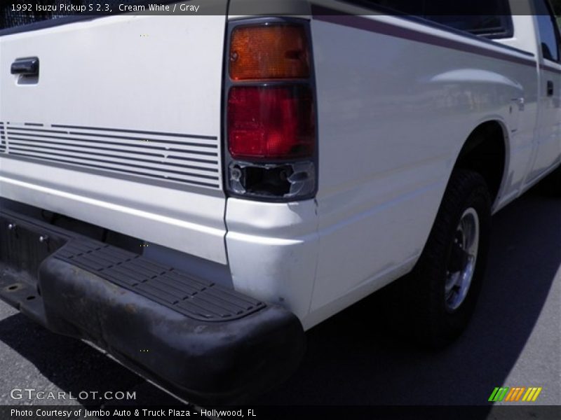 Cream White / Gray 1992 Isuzu Pickup S 2.3