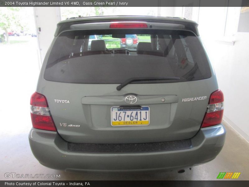 Oasis Green Pearl / Ivory 2004 Toyota Highlander Limited V6 4WD