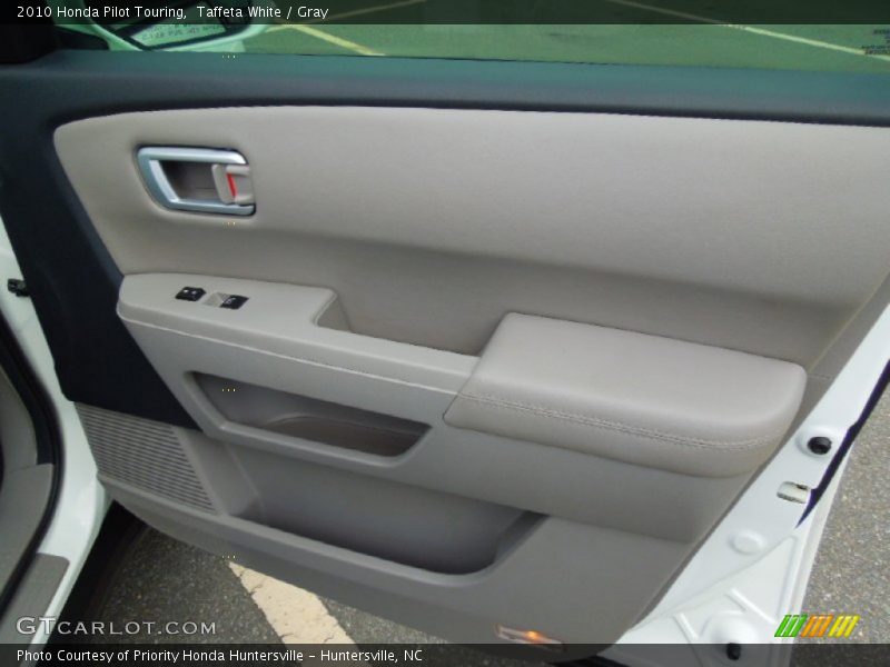 Door Panel of 2010 Pilot Touring