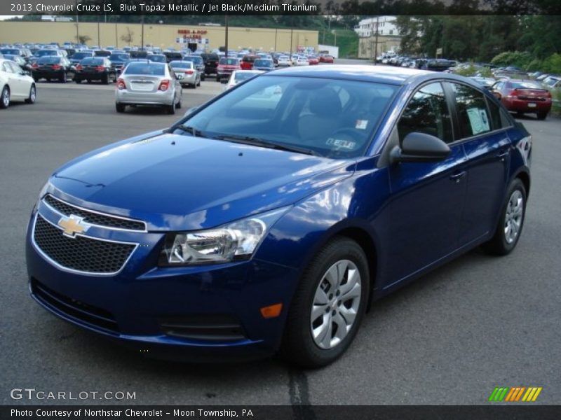 Front 3/4 View of 2013 Cruze LS